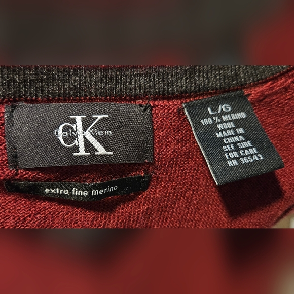 Calvin Klein Sweater Men's L Burgundy 100% Extra Fine Merino Wool Knit V-Neck - Picture 3 of 3